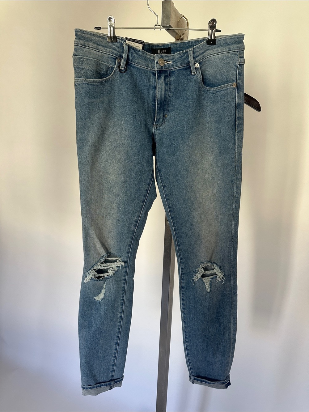 Neuw Distressed Razor Blue Denim Jeans 31/32 NWT